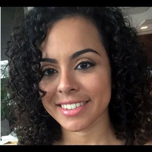 Meet your Posher, Alejandra